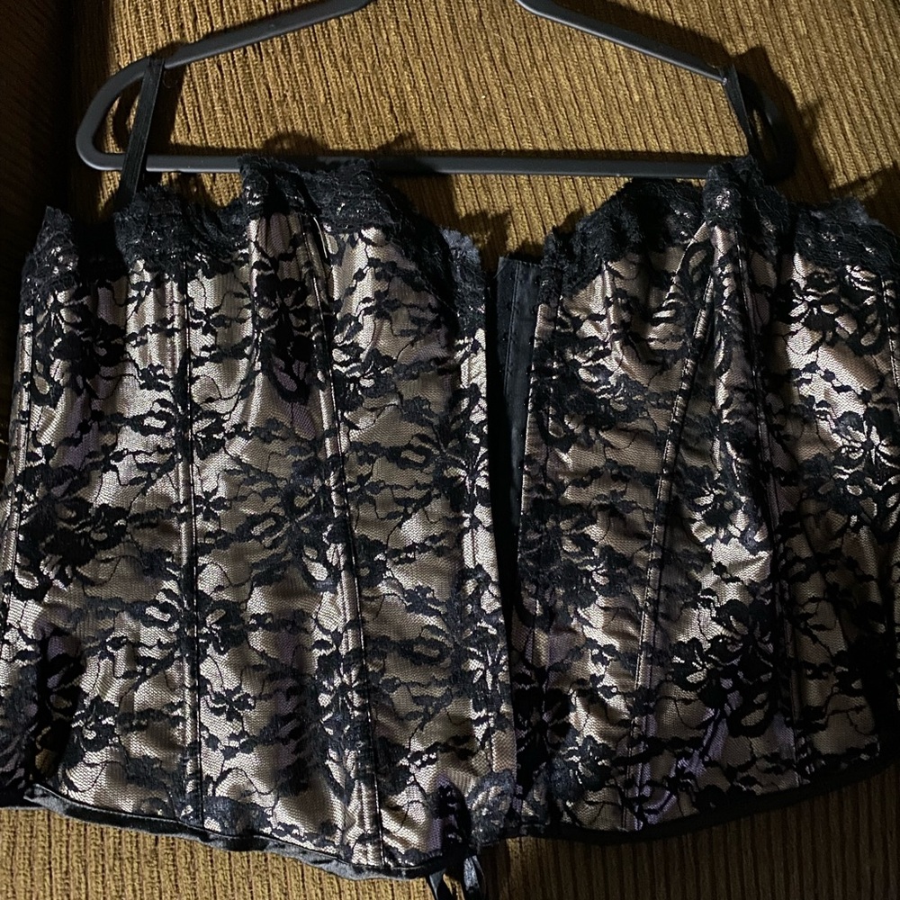 NWOT.  Comes from Rouge and Roses.  Color Blk/Gld. U.S. fit for this is 3x to 4x